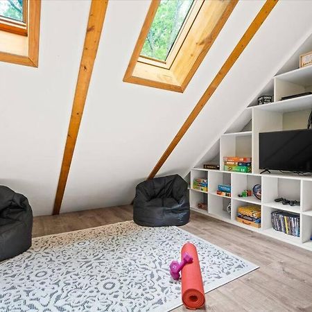 The Gingerbread House: 4 Bedroom Chalet, W/ Sunroom/Deck, Sleeps 12, Modern Amenities McGaheysville Exterior foto