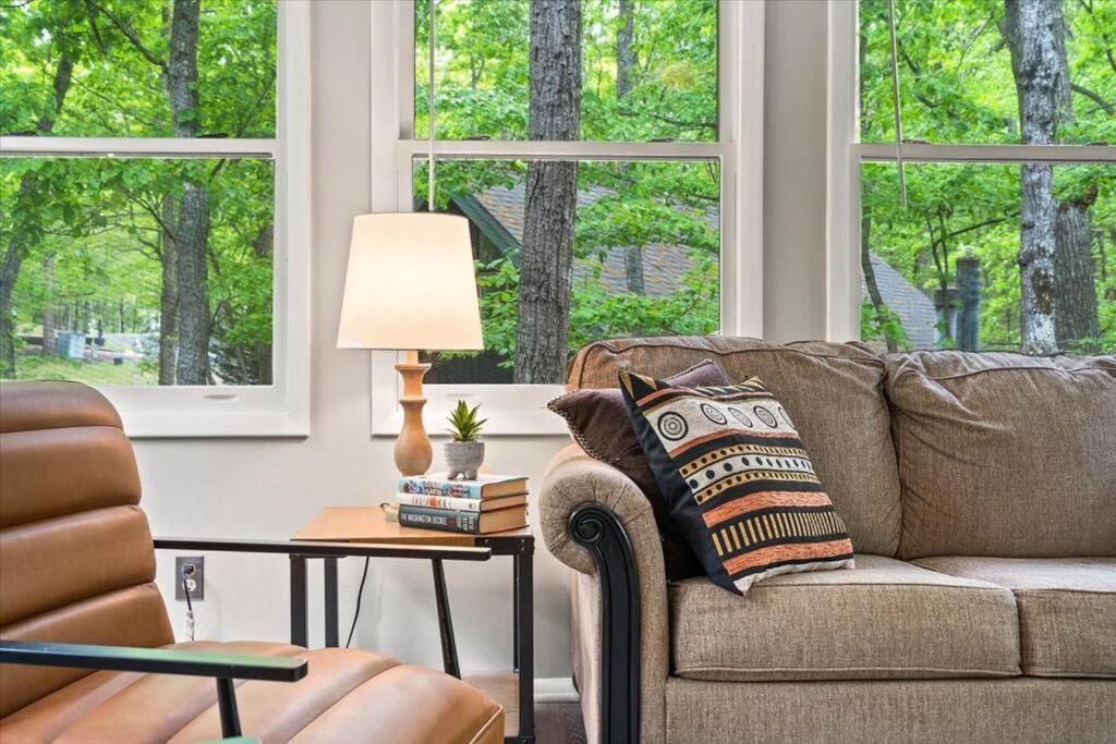 The Gingerbread House: 4 Bedroom Chalet, W/ Sunroom/Deck, Sleeps 12, Modern Amenities McGaheysville Exterior foto