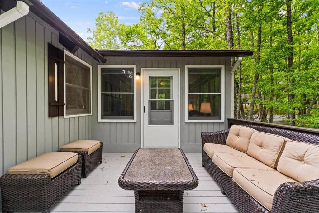 The Gingerbread House: 4 Bedroom Chalet, W/ Sunroom/Deck, Sleeps 12, Modern Amenities McGaheysville Exterior foto