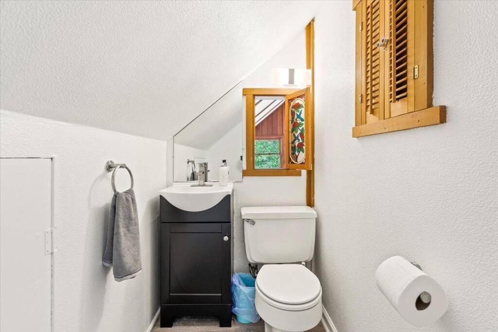 The Gingerbread House: 4 Bedroom Chalet, W/ Sunroom/Deck, Sleeps 12, Modern Amenities McGaheysville Exterior foto