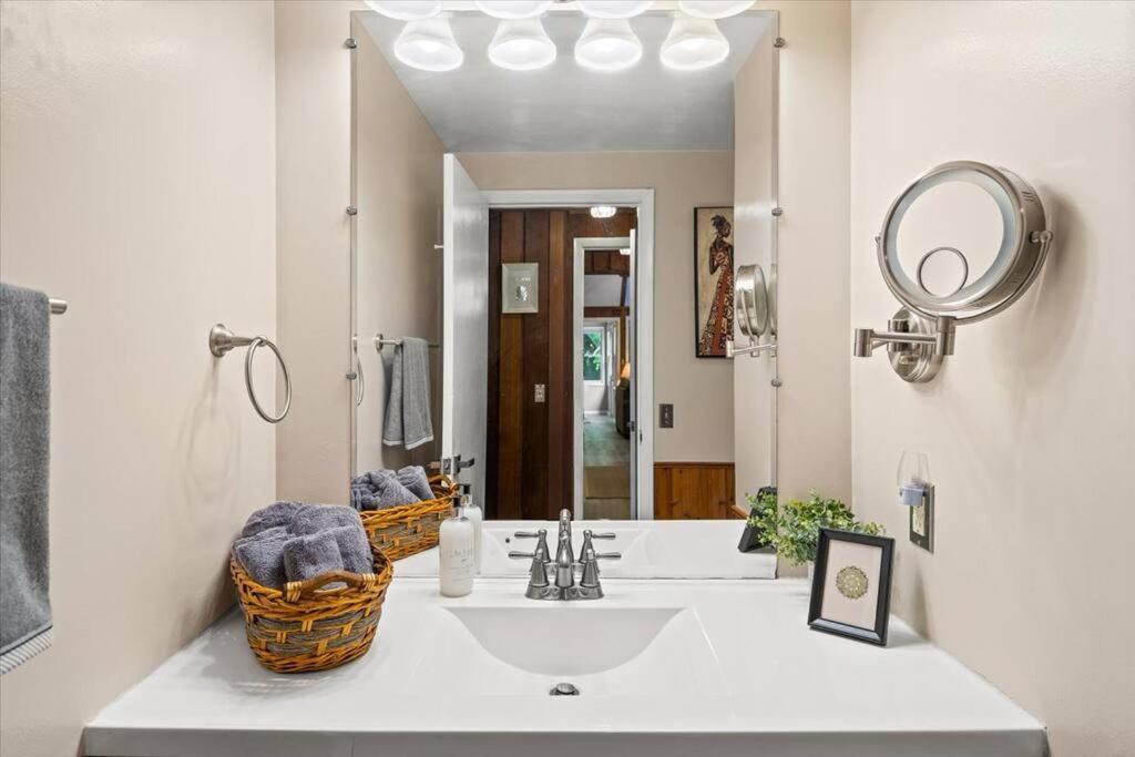 The Gingerbread House: 4 Bedroom Chalet, W/ Sunroom/Deck, Sleeps 12, Modern Amenities McGaheysville Exterior foto