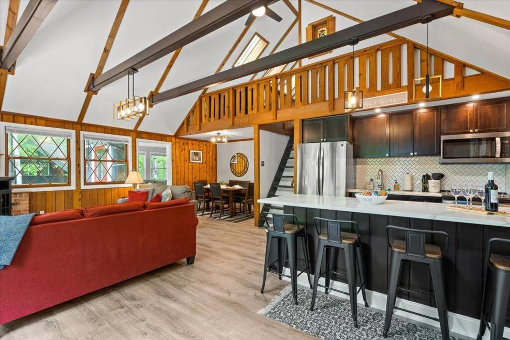 The Gingerbread House: 4 Bedroom Chalet, W/ Sunroom/Deck, Sleeps 12, Modern Amenities McGaheysville Exterior foto