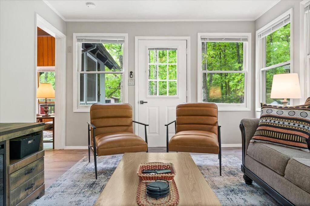 The Gingerbread House: 4 Bedroom Chalet, W/ Sunroom/Deck, Sleeps 12, Modern Amenities McGaheysville Exterior foto