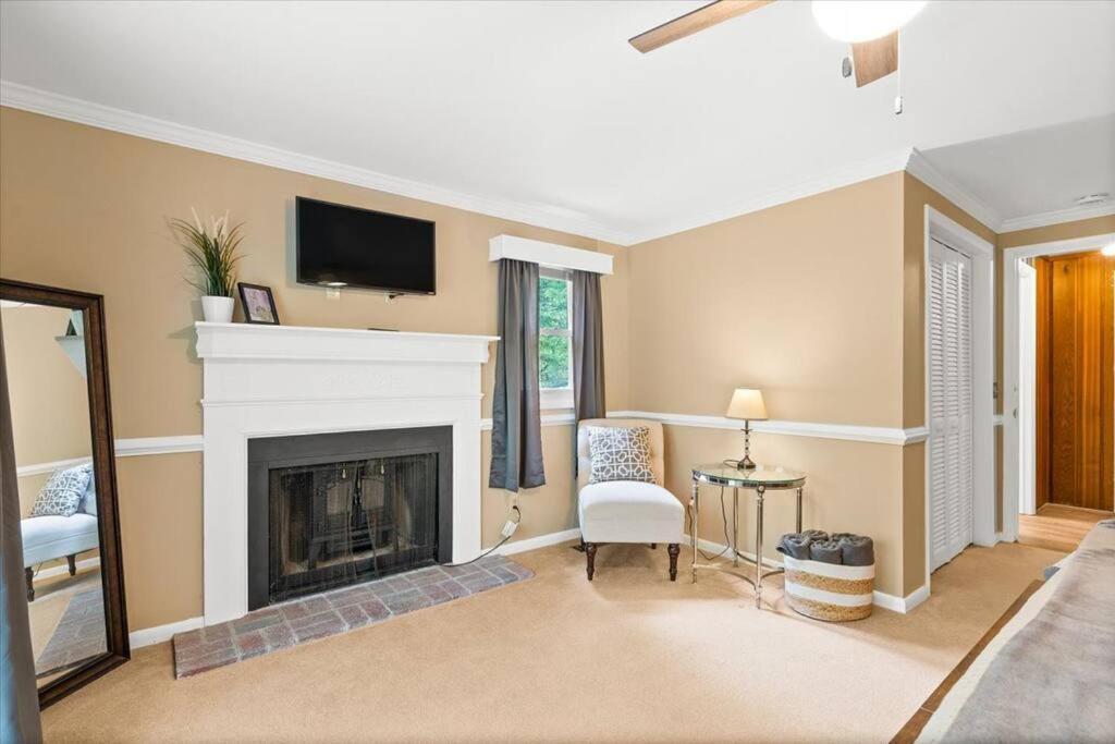 The Gingerbread House: 4 Bedroom Chalet, W/ Sunroom/Deck, Sleeps 12, Modern Amenities McGaheysville Exterior foto